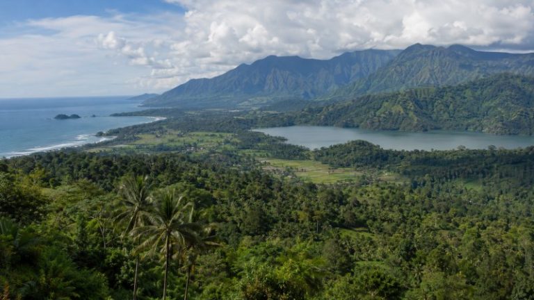 Wisata Sumatera Barat dari pantai hingga pegunungan